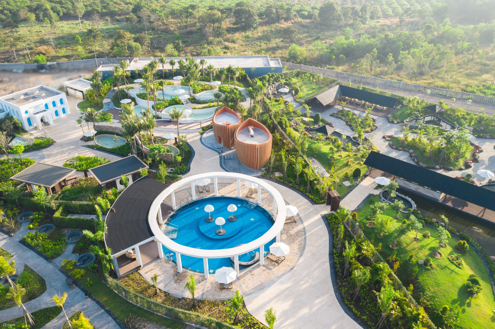 Suối nước nóng Bình Châu